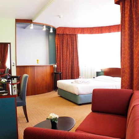 Al Diar Dana Hotel Abu Dhabi Ngoại thất bức ảnh