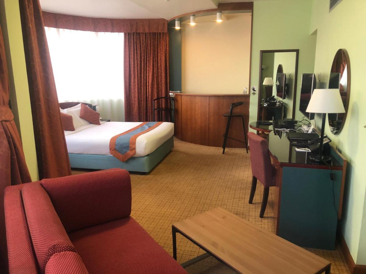 Al Diar Dana Hotel Abu Dhabi Ngoại thất bức ảnh