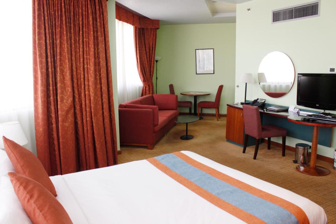 Al Diar Dana Hotel Abu Dhabi Ngoại thất bức ảnh