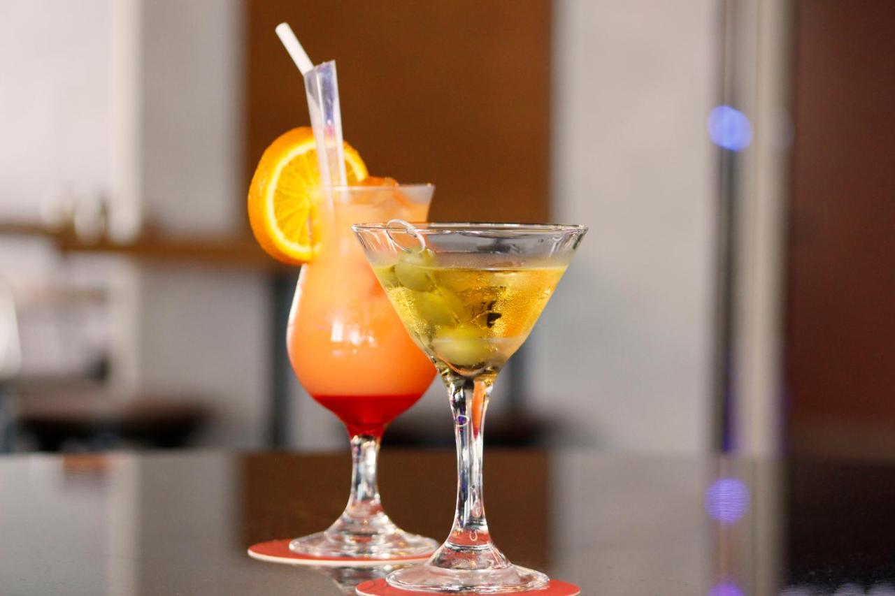 Al Diar Dana Hotel Abu Dhabi Ngoại thất bức ảnh