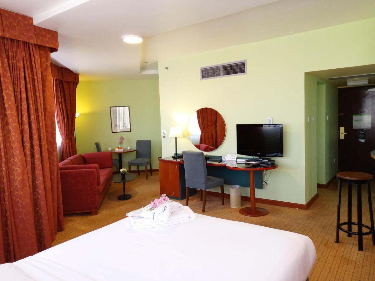 Al Diar Dana Hotel Abu Dhabi Ngoại thất bức ảnh