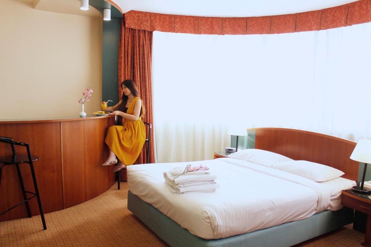 Al Diar Dana Hotel Abu Dhabi Ngoại thất bức ảnh