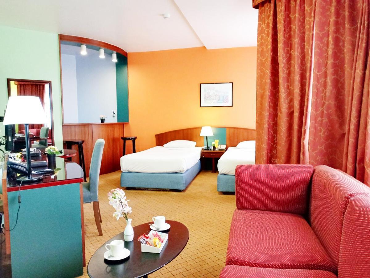 Al Diar Dana Hotel Abu Dhabi Ngoại thất bức ảnh