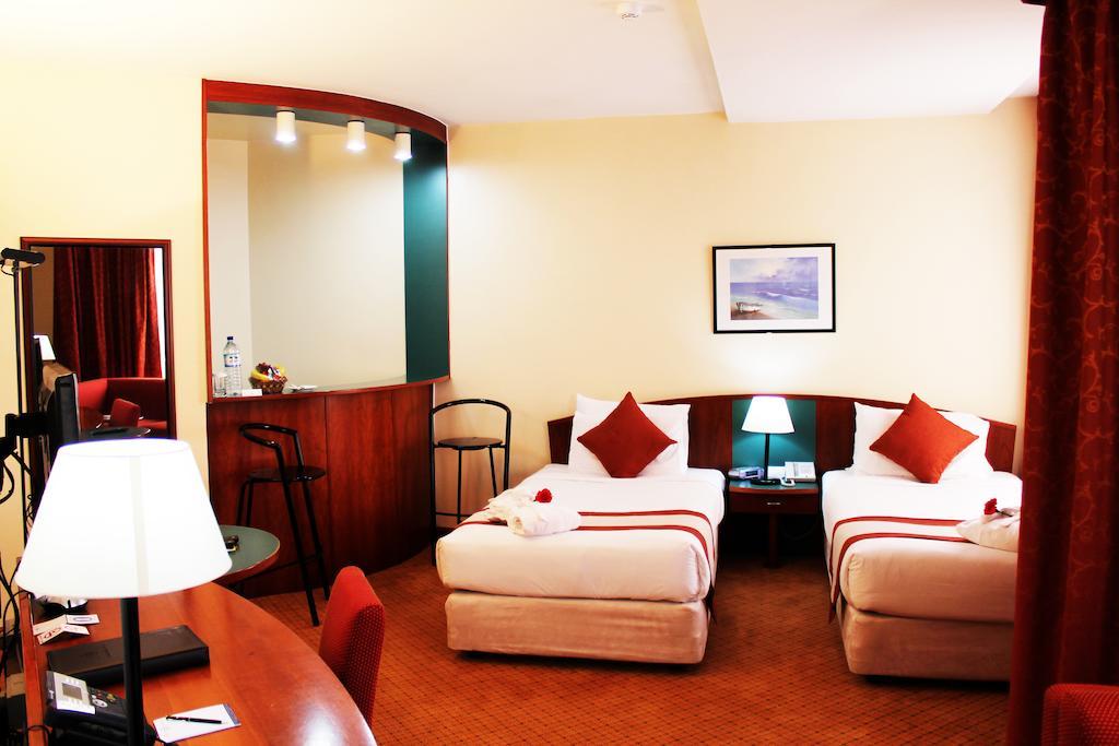 Al Diar Dana Hotel Abu Dhabi Ngoại thất bức ảnh