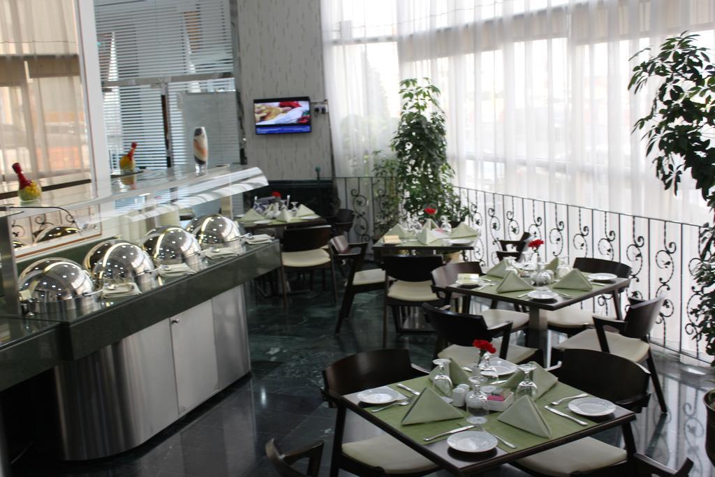 Al Diar Dana Hotel Abu Dhabi Ngoại thất bức ảnh